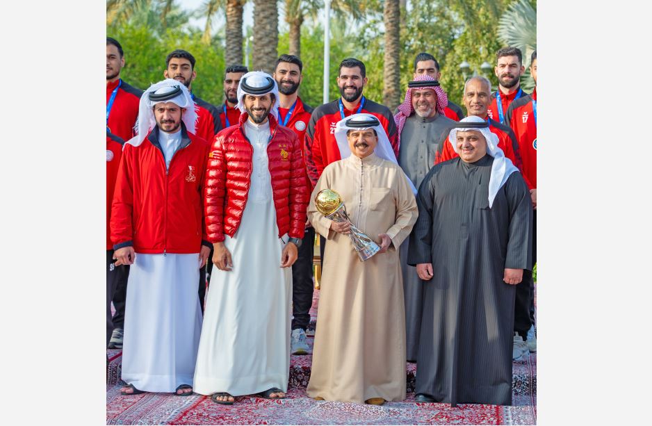 King honours Asian handball champions